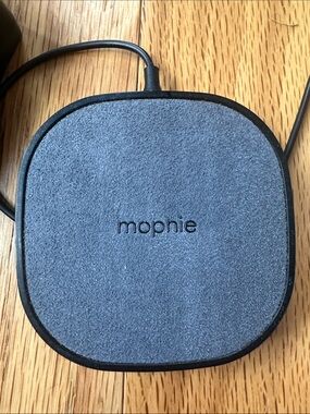 mophie Wireless Charging Pad in Charcoal